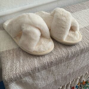 Fuzzy Cream Slippers